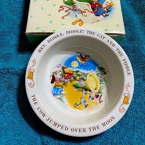 AVON VINTAGE 1984 HEY DIDDLE DIDDLE BOWL.  Spoon is not included.